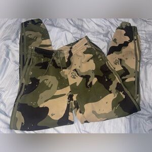 EUC- Adidas Camo Sweatpants/ Joggers
